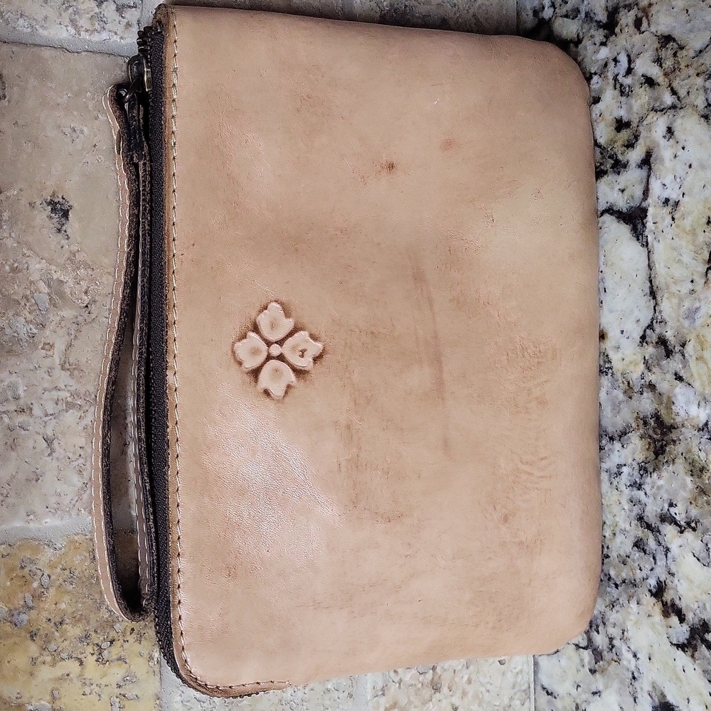 Patricia Nash Burnished Tooled Cassini Wristlet - Picture 4 of 13